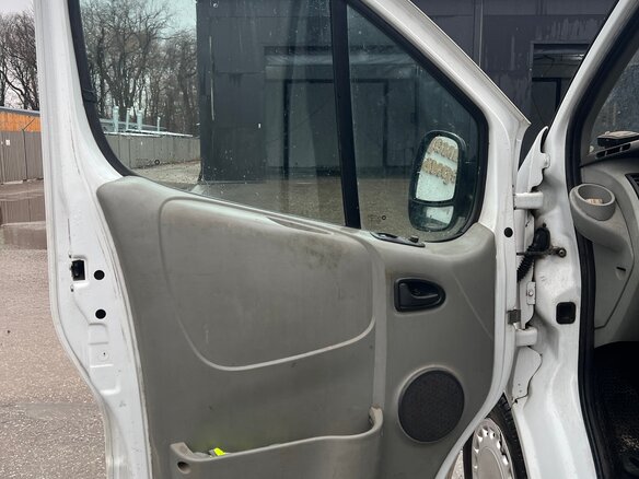2009 Renault Trafic, белый, 1100000 рублей - вид 16
