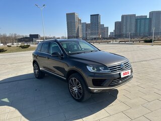 2015 Volkswagen Touareg II Рестайлинг, коричневый, 2770000 рублей, вид 4