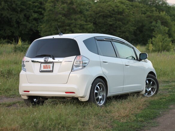 2010 Honda Fit Hybrid II, белый - вид 5