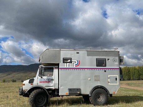 1998 Mercedes-Benz Unimog, серебристый, 10000000 рублей, вид 2