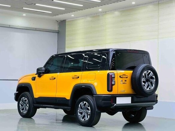 2024 BAIC BJ40 II, жёлтый, 3660000 рублей - вид 4