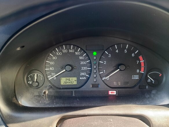 1999 Mitsubishi Carisma I Рестайлинг, зелёный, 258000 рублей - вид 12