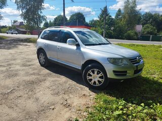 2008 Volkswagen Touareg I Рестайлинг, серебристый, 1350000 рублей, вид 2