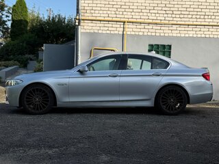 2011 BMW 5 серии 530d xDrive VI (F10/F11/F07), серебристый, 1585000 рублей, вид 4