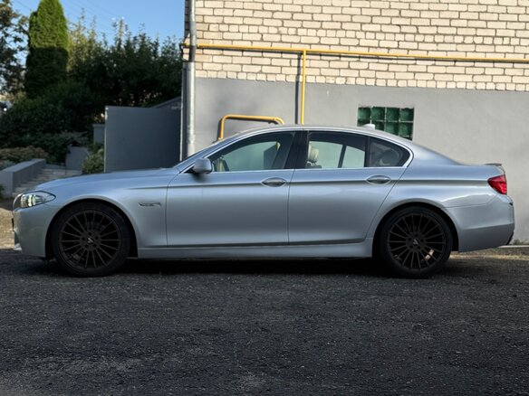 2011 BMW 5 серии 530d xDrive VI (F10/F11/F07), серебристый, 1585000 рублей - вид 3
