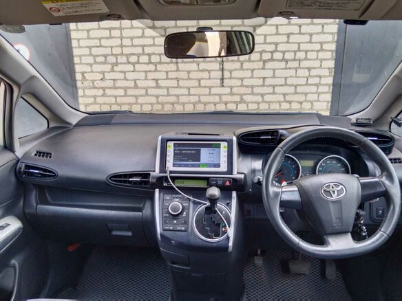 2010 Toyota Wish II, серый, 1400000 рублей - вид 7