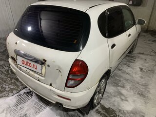 2001 Daihatsu Storia I (M100) Рестайлинг, белый, 210000 рублей, вид 2