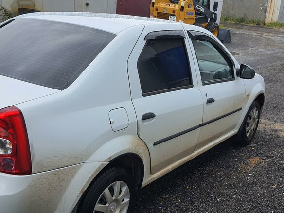 2010 Renault Logan I Рестайлинг, белый, 900000 рублей - вид 2