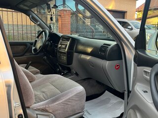 2007 Toyota Land Cruiser 100 Series Рестайлинг 2, серебристый, 2850000 рублей, вид 2