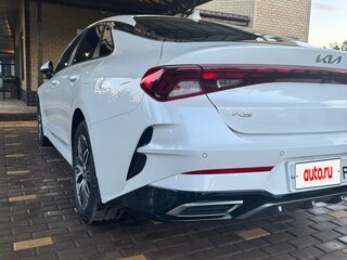 2021 Kia K5 III, белый, 2600000 рублей, вид 5