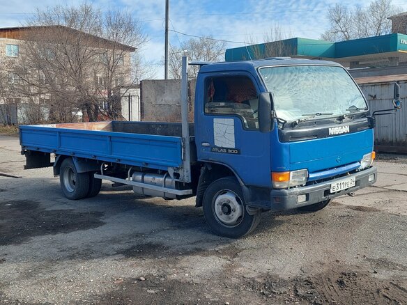 1992 Nissan Atlas, синий, 1399999 рублей - вид 6