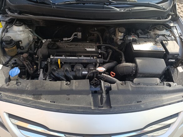 2016 Hyundai Solaris I Рестайлинг, серебристый, 820000 рублей - вид 11