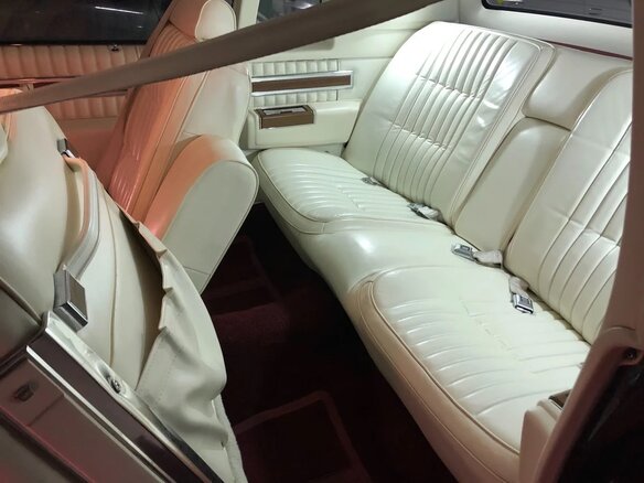 1982 Cadillac DeVille V, красный - вид 31