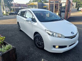 2013 Toyota Wish II Рестайлинг, белый, 1600000 рублей, вид 2