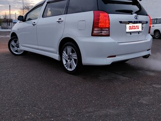 2005 Toyota Wish I Рестайлинг, белый, 900000 рублей, вид 4