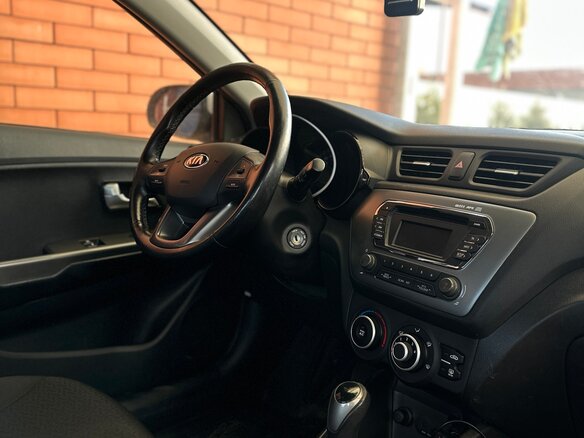 2014 Kia Rio III, серебристый, 1500000 рублей - вид 10