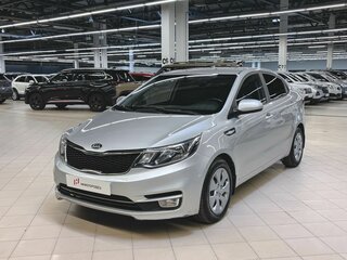 2016 Kia Rio III Рестайлинг, серебристый, 1042000 рублей, вид 1