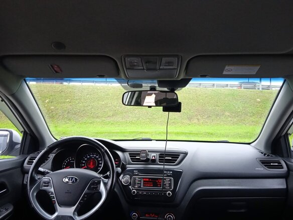 2015 Kia Rio III Рестайлинг, серебристый, 1350000 рублей - вид 5
