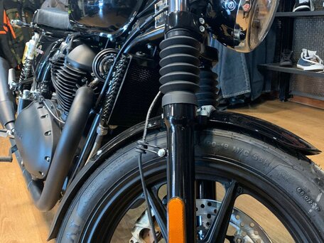 2025 Royal Enfield Interceptor 650, чёрный, 645420 рублей, вид 3