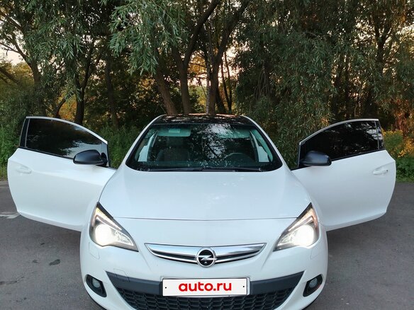 2014 Opel Astra GTC J Рестайлинг, белый, 750000 рублей - вид 1