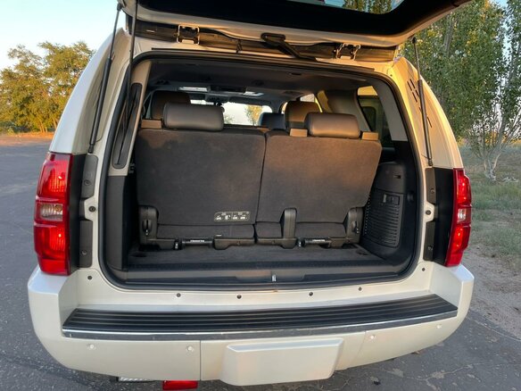 2012 Chevrolet Tahoe 6AT III, белый, 2700000 рублей - вид 6