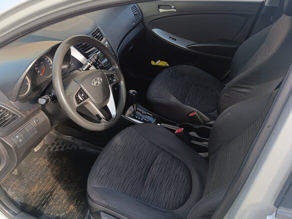 2016 Hyundai Solaris I Рестайлинг, серебристый, 820000 рублей - вид 4