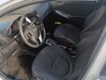 2016 Hyundai Solaris I Рестайлинг, серебристый, 820000 рублей - вид 4