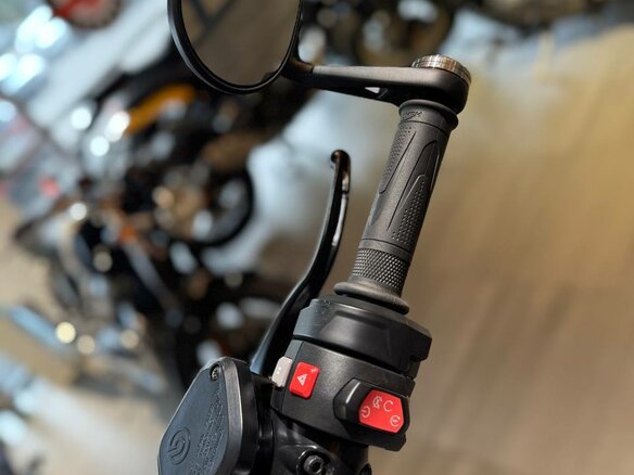 2024 Triumph Rocket 3, чёрный, 3600000 рублей - вид 15