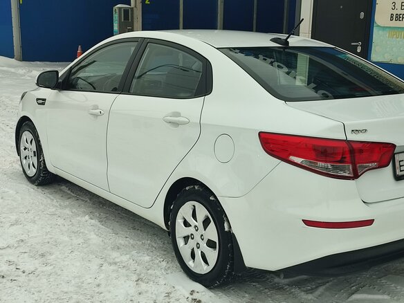 2017 Kia Rio III Рестайлинг, белый, 1100000 рублей - вид 7