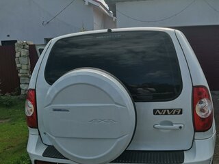 2016 Chevrolet Niva I Рестайлинг, белый, 790000 рублей, вид 4