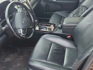 2018 Toyota Camry VII (XV50) Рестайлинг 2, коричневый, 2100000 рублей, вид 4