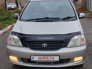2000 Toyota Nadia, серебристый, 750000 рублей, вид 2