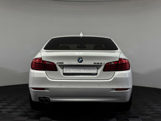 2013 BMW 5 серии 528i xDrive VI (F10/F11/F07) Рестайлинг, белый, 1824000 рублей, вид 4