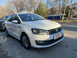 2017 Volkswagen Polo V Рестайлинг, белый, 1150000 рублей, вид 4