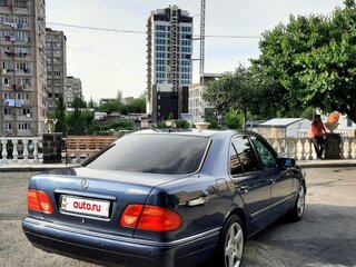1998 Mercedes-Benz E-Класс 430 II (W210, S210), синий, 400000 рублей, вид 4