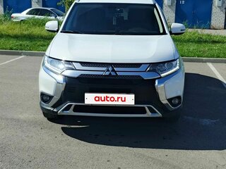 2019 Mitsubishi Outlander III Рестайлинг 3, белый, 1900000 рублей, вид 2