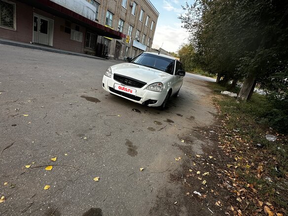 2010 Lada (ВАЗ) Priora I, белый, 300000 рублей - вид 4