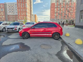 2006 Ford Fiesta Mk5, красный, 390000 рублей, вид 4