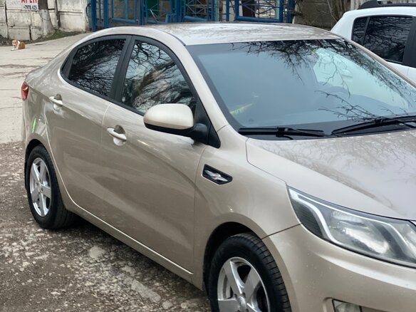 2012 Kia Rio 4-speed III, бежевый, 930000 рублей