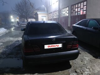 1997 Mercedes-Benz E-Класс 230 II (W210, S210), чёрный, 350000 рублей, вид 5
