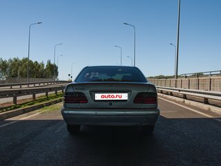 1996 Mercedes-Benz E-Класс 200 II (W210, S210), серебристый, 250000 рублей, вид 3