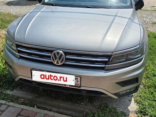 2020 Volkswagen Tiguan II, золотистый, 2490000 рублей, вид 1