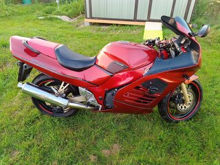 Suzuki RF 600