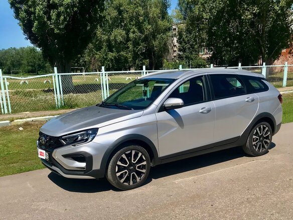 2024 Lada (ВАЗ) Vesta SW Cross I Рестайлинг (NG), серебристый, 1700000 рублей - вид 3