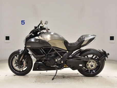 2015 Ducati Diavel, золотистый, 985000 рублей, вид 2