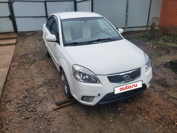 2009 Kia Rio II Рестайлинг, белый, 530000 рублей - вид 1