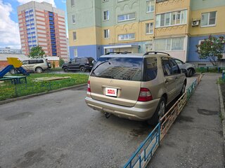 2004 Mercedes-Benz M-Класс 350 I (W163) Рестайлинг, жёлтый, 720000 рублей, вид 4