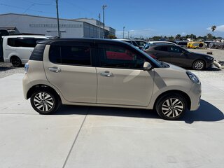 2018 Toyota Passo III, бежевый, 820000 рублей, вид 4