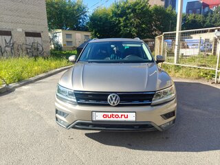 2018 Volkswagen Tiguan II, бежевый, 2565000 рублей, вид 2