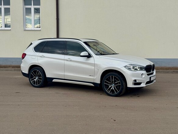 2014 BMW X5 35i III (F15), белый, 2900000 рублей - вид 2
